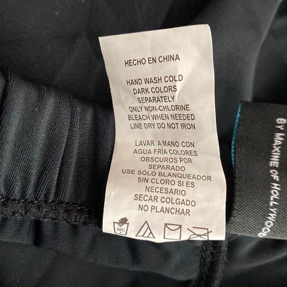 Azul NWT 26W Black Swim Skirt with Elastic Waist 15” Long - Picture 8 of 9